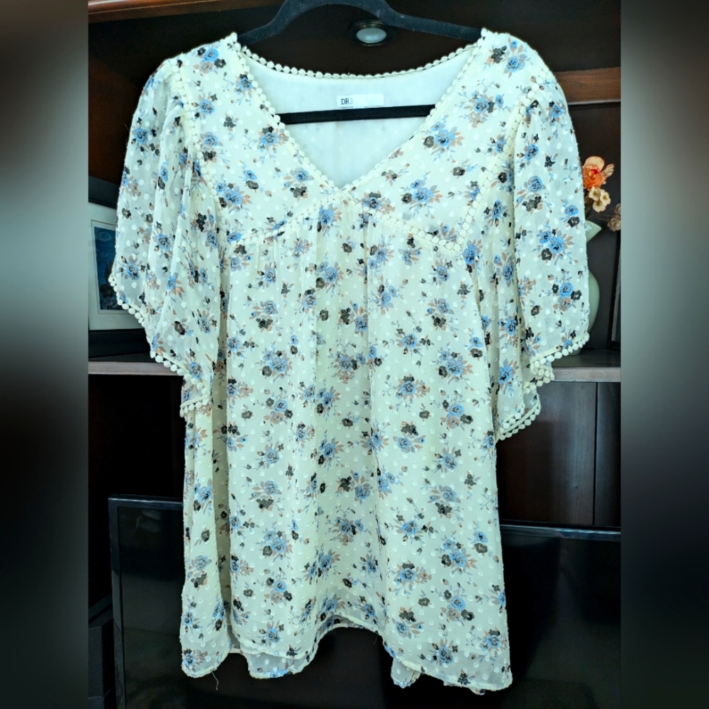 DR2 Cream Floral Top sz XL